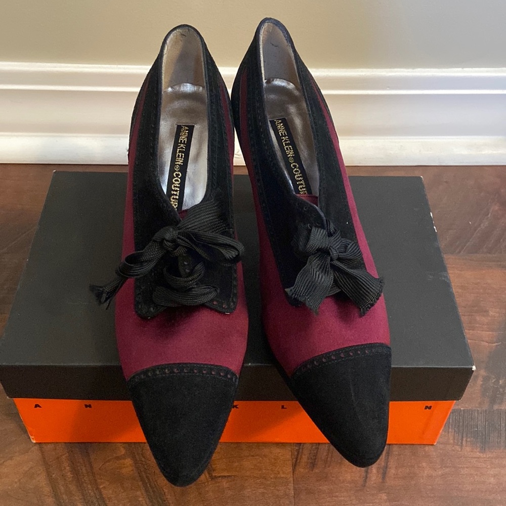 Anne Klein couture black/burgundy suede heels 7 1/2 M